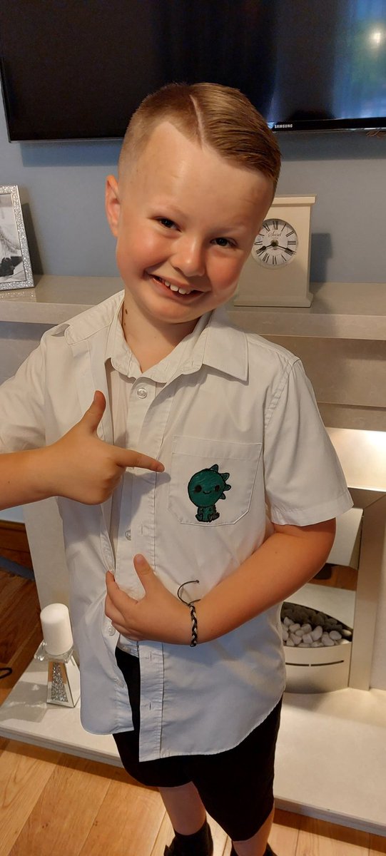 cheeky217's tweet photo. First day and last day at juniors.
4 years of the best a school ever.
@CotmanhayJr https://t.co/l8quov9qOT