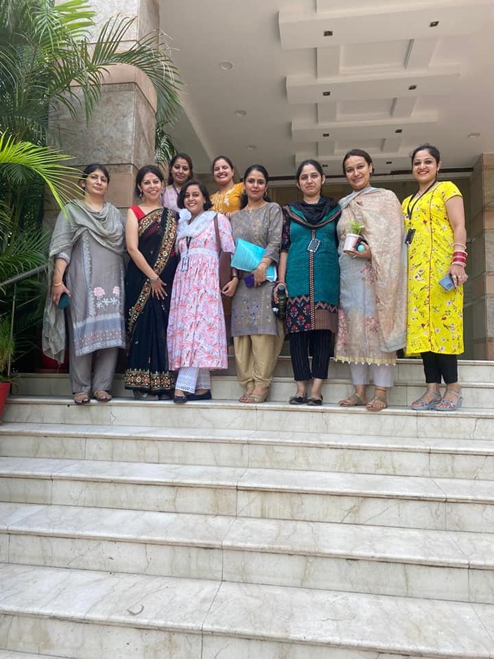 ManjulaSularia's tweet photo. Moving around different places getting to be with individuals from different forte not only provides me with ample opportunities to connect new chords but even revive the old ones
#WorkTravel #networking #connecting #meetingsandevents #relationships #association #personalconnect https://t.co/wcMr2izX8O