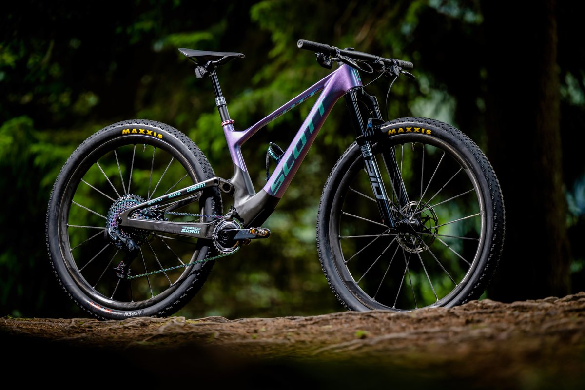 ScottSportsFR's tweet photo. Un vélo à l'image de l'athlète Kate Courtney 💅
Un mot pour le décrire ? 🚀
📸 Rémi Fabrègue
#NOSHORTCUTS #SCOTTContessa #SCOTTmtb #rideonscott #fastisfun #SCOTTspark #SCOTTcontessasparkRC https://t.co/q4kzBllptY