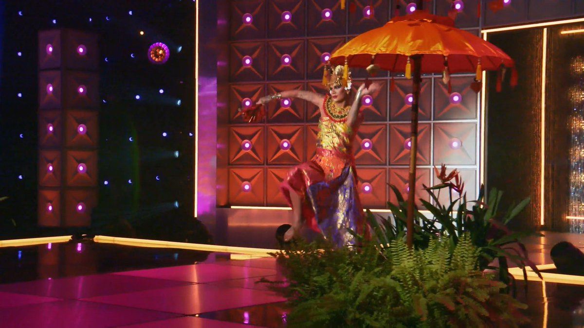 srodulvss's tweet photo. raja's performance is so important, an homage to indonesian culture. and  its so amazing to witness on tv, as theres a lack of asian rep on drag race. and even after 14 seasons, there has only been one asian-american winner on the main franchise #DragRace #AllStars7 #TeamRaja https://t.co/giIUT4yXVf
