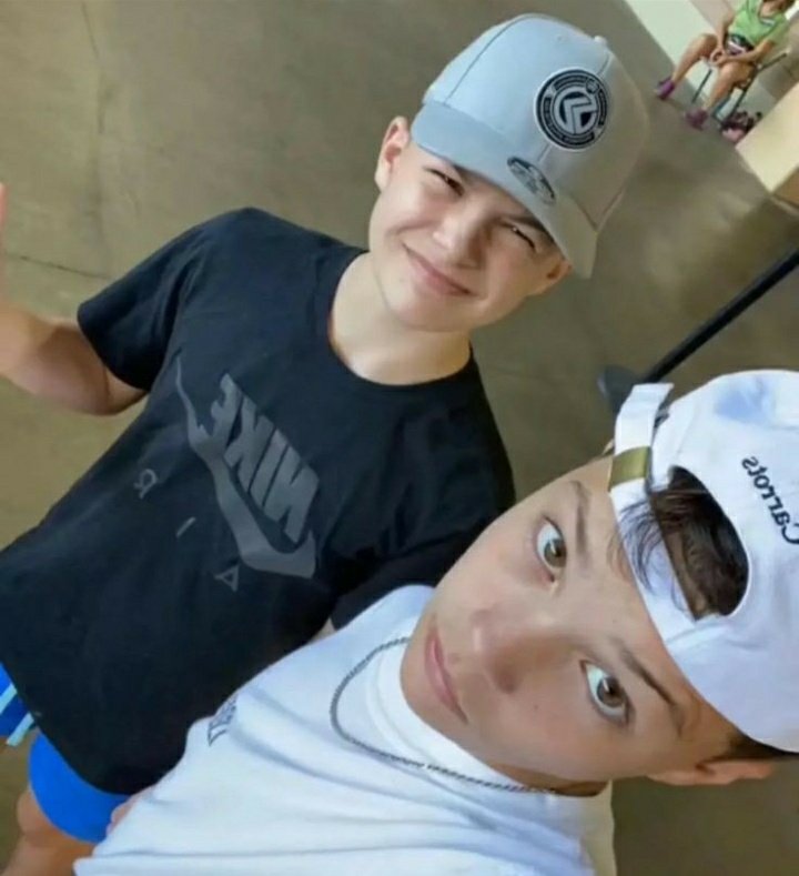lsosa4331's tweet photo. Happy birthday Jaden and Javon, have a good time... 🥳💗 #HAPPYBDAYWALTON 
@jadenwaltonbr @javonwaltonBRA https://t.co/96767TD9Jm