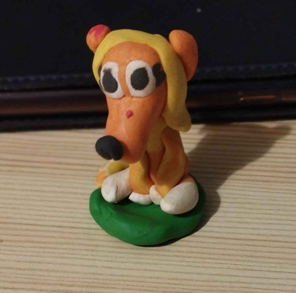 a #statuette of #Violet_the_dog by the young #Ukranian_artist #Stefa_Zalevska (11)