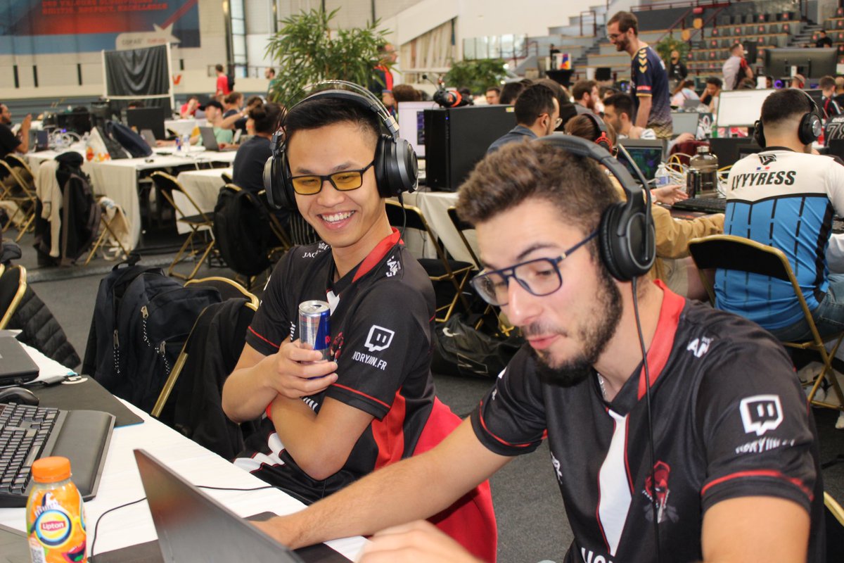On commence avec la team <a href="/HorYJIN/">HorYjin Esport</a>, qui sont extrêmement gentils et un peu drôle il faut l’avouer
<a href="/MiigTFT/">DSC Miig</a> <a href="/SoFT_BaMBiX/">BaMBiX</a> @HJIN_Katsumoto @HJINzazou