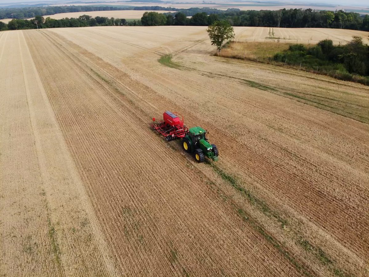 JudicaelPatte's tweet photo. Semis de couvert en #acs une première sur la ferme,mélange féverole,moutarde,phacelie,vesce,trèfle et tournesol #horsch rdv dans quelques semaines 🤞🏼 https://t.co/GdUD9xmo3c