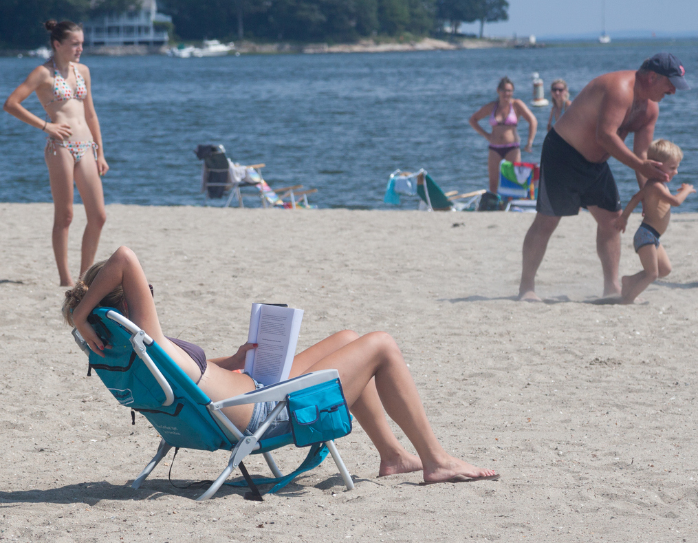 elmundotoday's tweet image. Una madre consigue leer un párrafo entero estas vacaciones: buff.ly/3Oq84qa