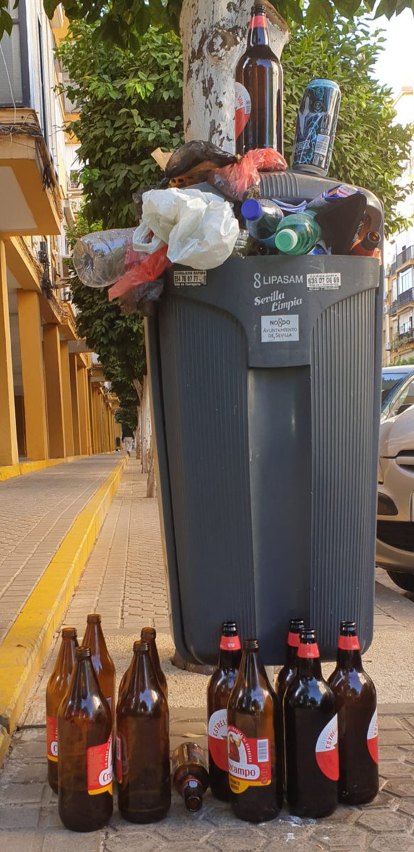 TrianaPopular's tweet photo. Buenos días, seguimos denunciando la falta de limpieza e higiene en la que estamos rodeados.
Todos los días, Triana se acuesta y amanece igual y @antoniomunozsev sigue SIN HACER NADA AL RESPECTO. 
Barriada de Santa Ana .⬇️⬇️⬇️⬇️⬇️⬇️
#TrianaAbandonada https://t.co/IZ64OMpvO2