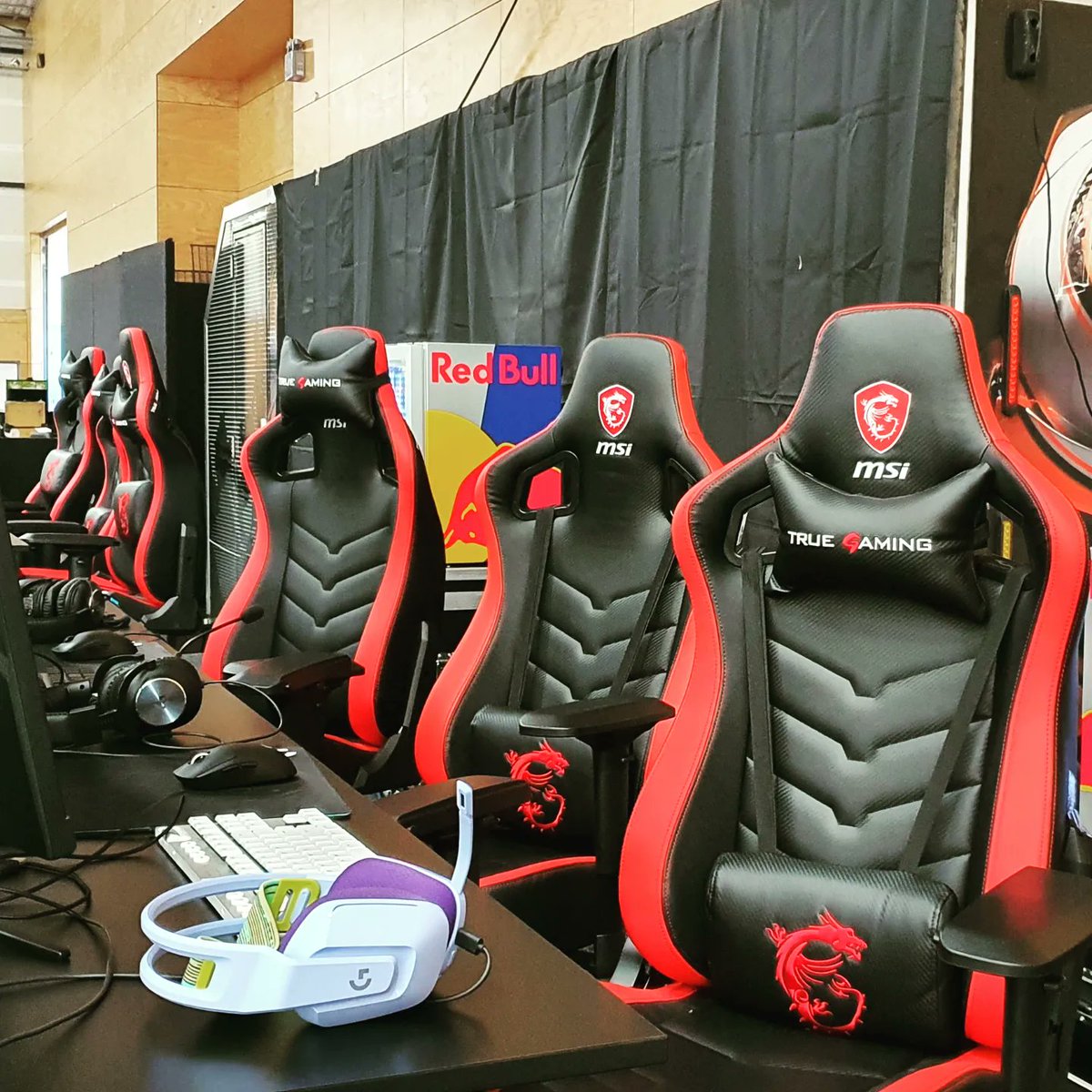 PingZeroNZ's tweet photo. Amazing team effort over the past few days to build NZs transportable esports stage at Tauranga Armageddon.
@LogitechG_ANZ @RedBullNZ @msigaming @Armageddonexpo
#campusclutch #redbull #BAYOFGEDDON #pingzero https://t.co/LXBJpG6Ib7