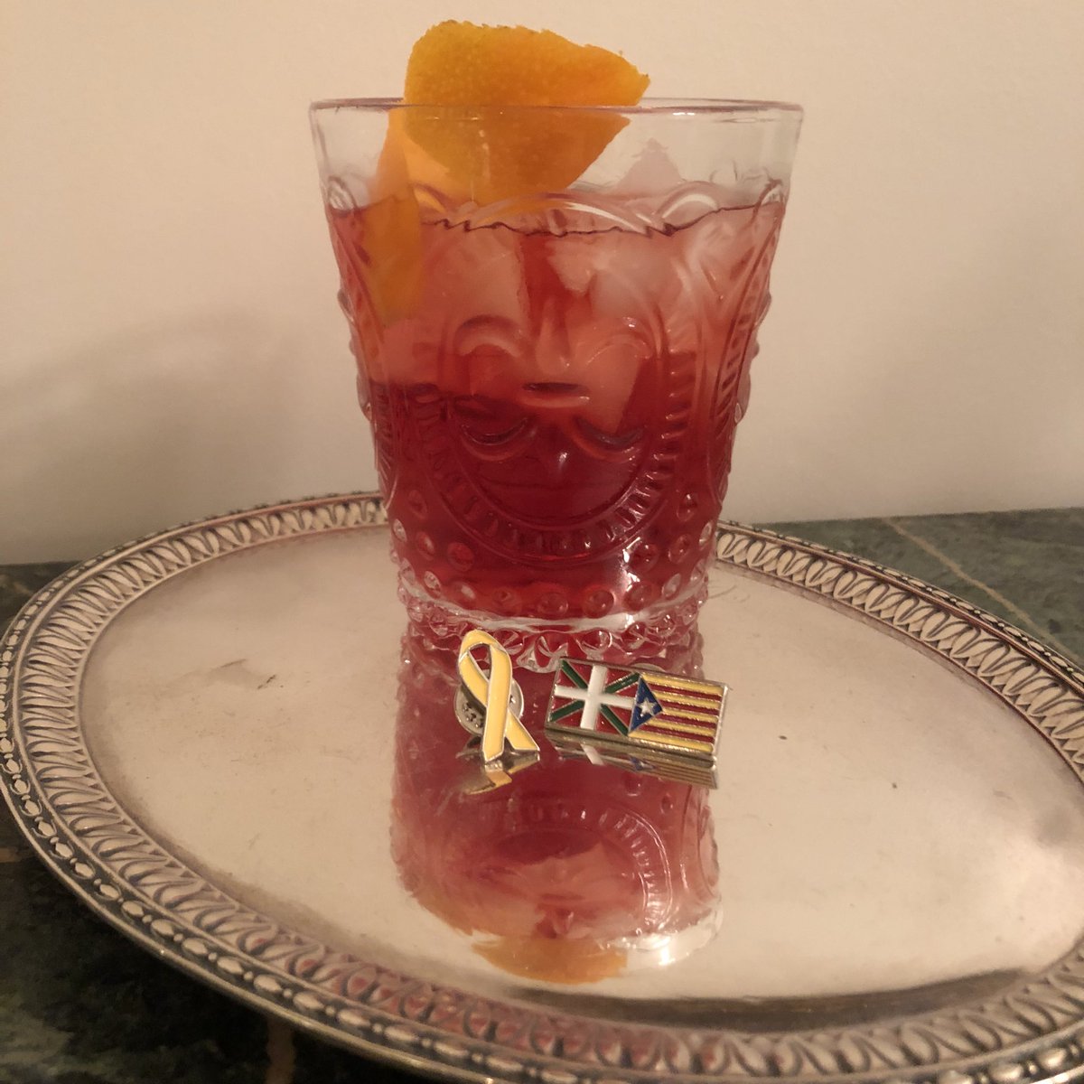 RobBendigo's tweet photo. #toursnacks #earlyprep #couchpeloton #negronitime #negroni #Catalunya https://t.co/EaaPybXxsF