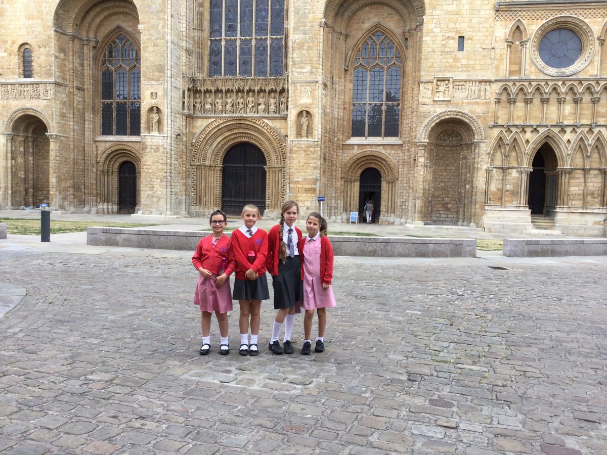 HTAchaplaincy's tweet photo. Yesterday, some members of our chaplaincy team had a brilliant visit to Lincoln Cathedral. We appreciated how amazing the building was and learnt lots of new things. Thank you to Kay our guide who was so knowledgeable! #HTACatholicLife https://t.co/aQtNlNyi7b