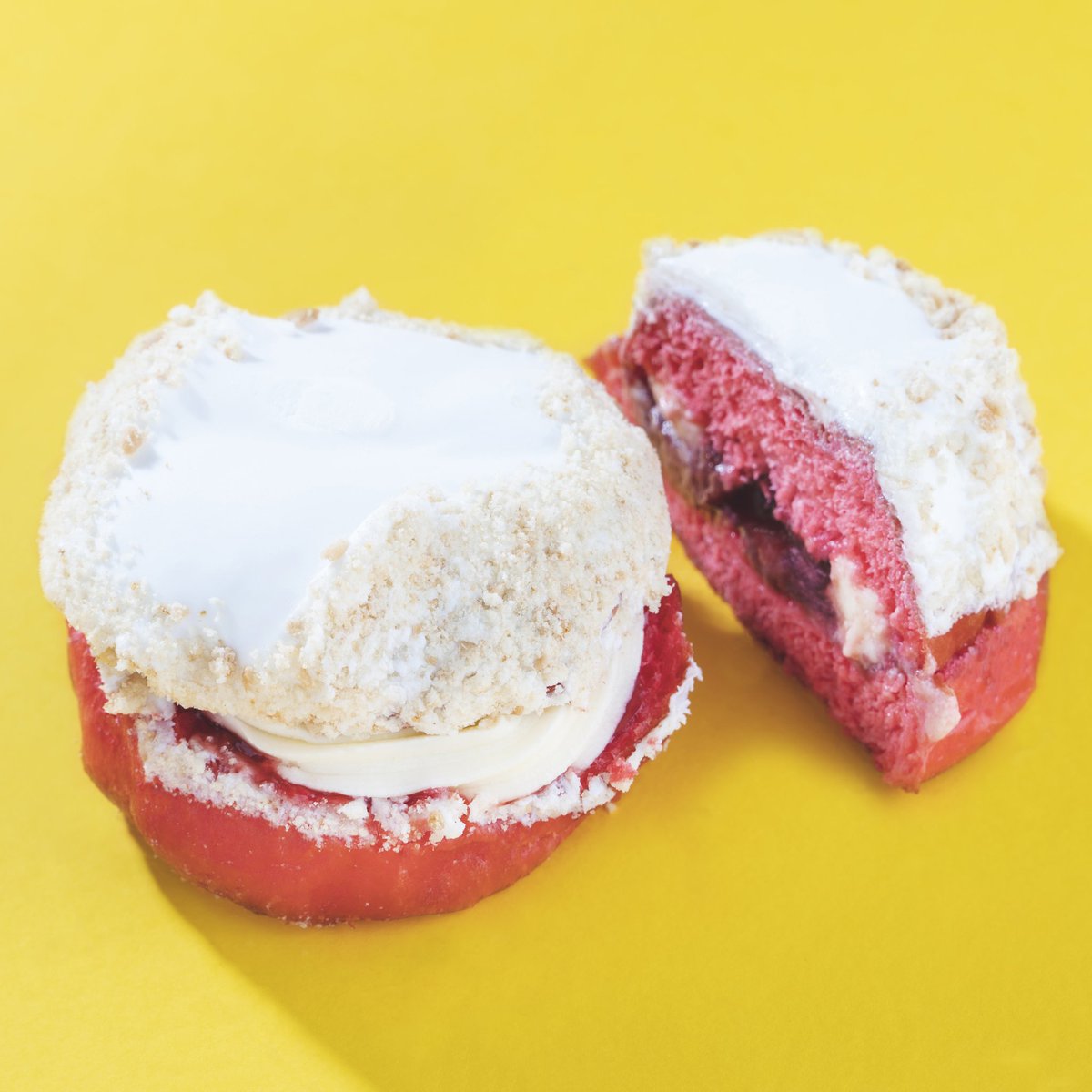 Thecrazybaker2's tweet photo. 🍓🍓 S T R A W B E R R Y 
C H E E S E C A K E 🍓 🍓

Order now via ⬇️ 
https://t.co/v5Vu8un7RC 

#FeedYourCrazy #Doughnuts #Artisan #Delicious https://t.co/h3z8Vo7jjE