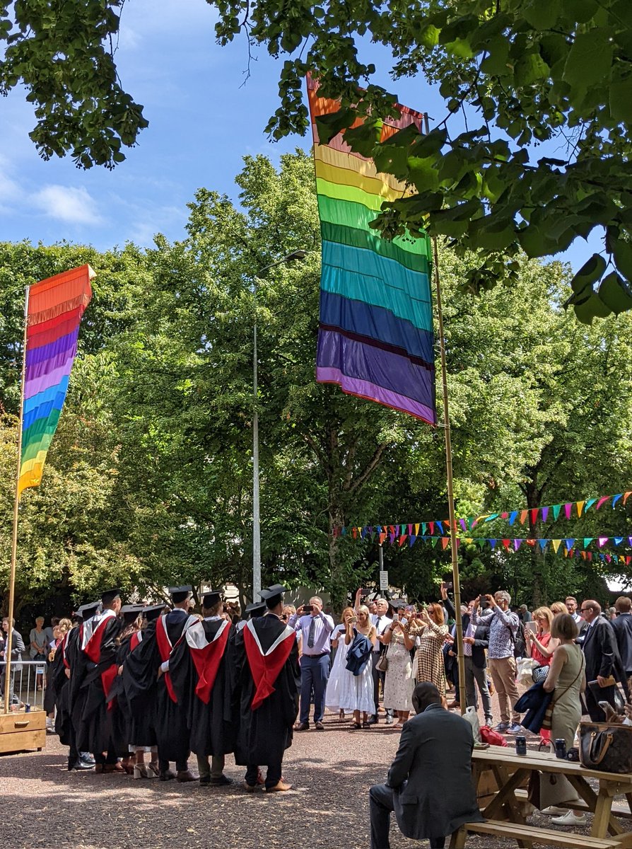 Once more with feeling! Huge congratulations to the Class of 2021 who celebrate today. #CardiffGrad 🎓🍾