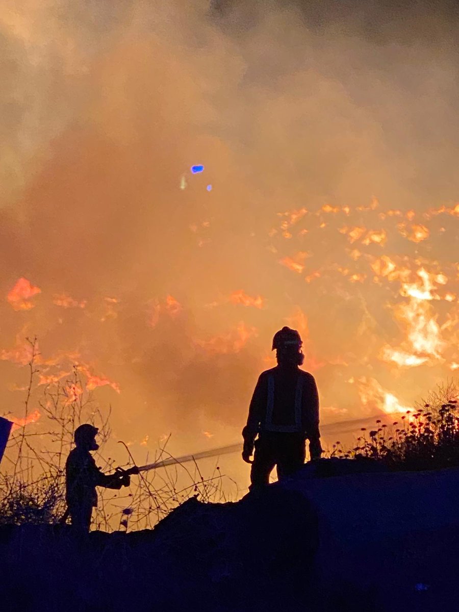 💚GRACIAS POR VUESTRA LABOR

<a href="/PCSotodelReal/">Protección Civil Soto del Real</a>  ha colaborado esta madrugada en el control y extinción del incendio que se produjo anoche en #GuadalixdelaSierra.

Gracias por el trabajo que hacéis.