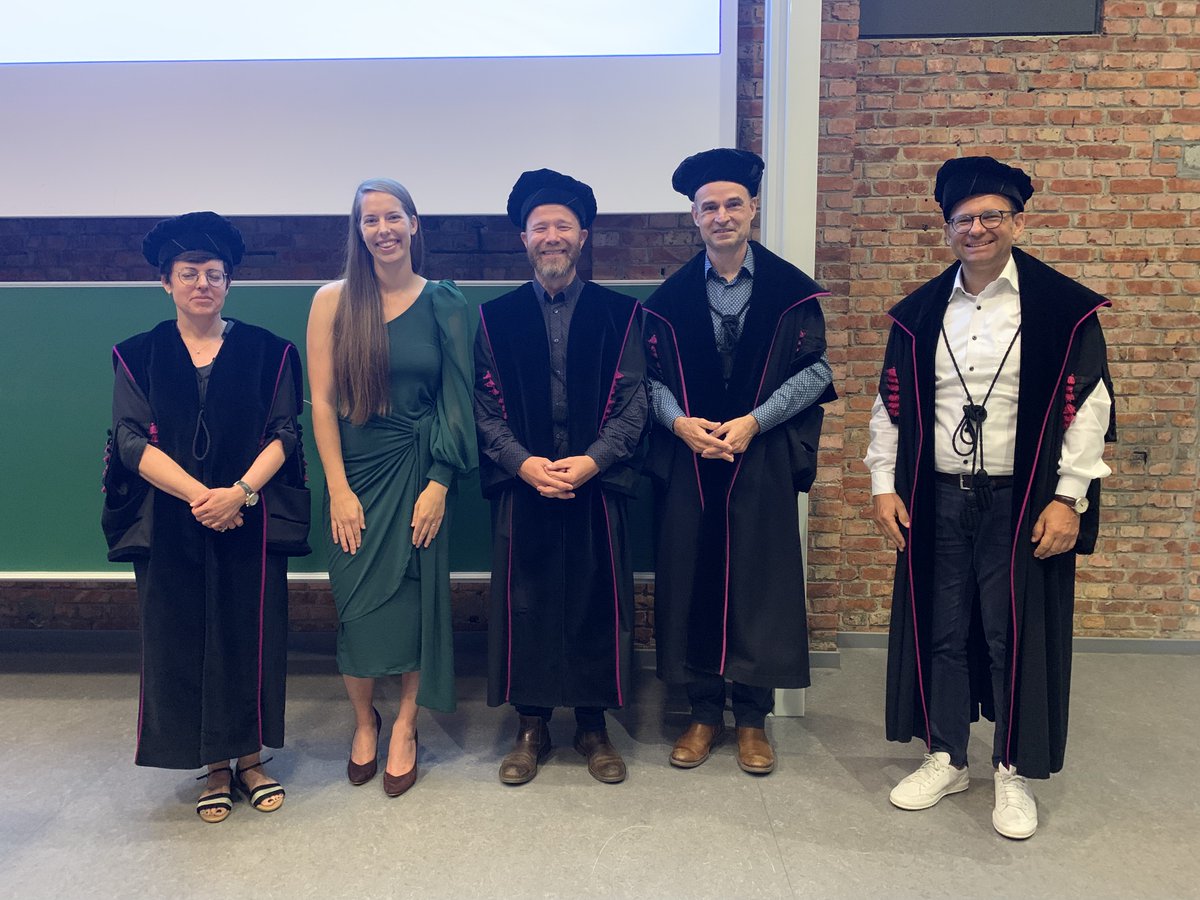 Hurray for Dr. Frone Vandewiele. Last week, she successfully defended her PhD thesis describing  TRPM4 as a new target to suppress Ca2+ dependent triggered arrhythmias.
