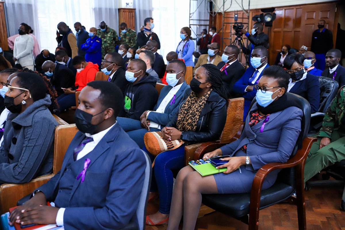 Lawyers and members of the public follow the judgement in which four police officers and a civilian are accused of the murder of ⁦<a href="/IJMKenya/">International Justice Mission Kenya</a>⁩ lawyer Willie Kimani, client Josephat Mwenda and driver Joseph Muiruri at Milimani law courts #JusticeNow