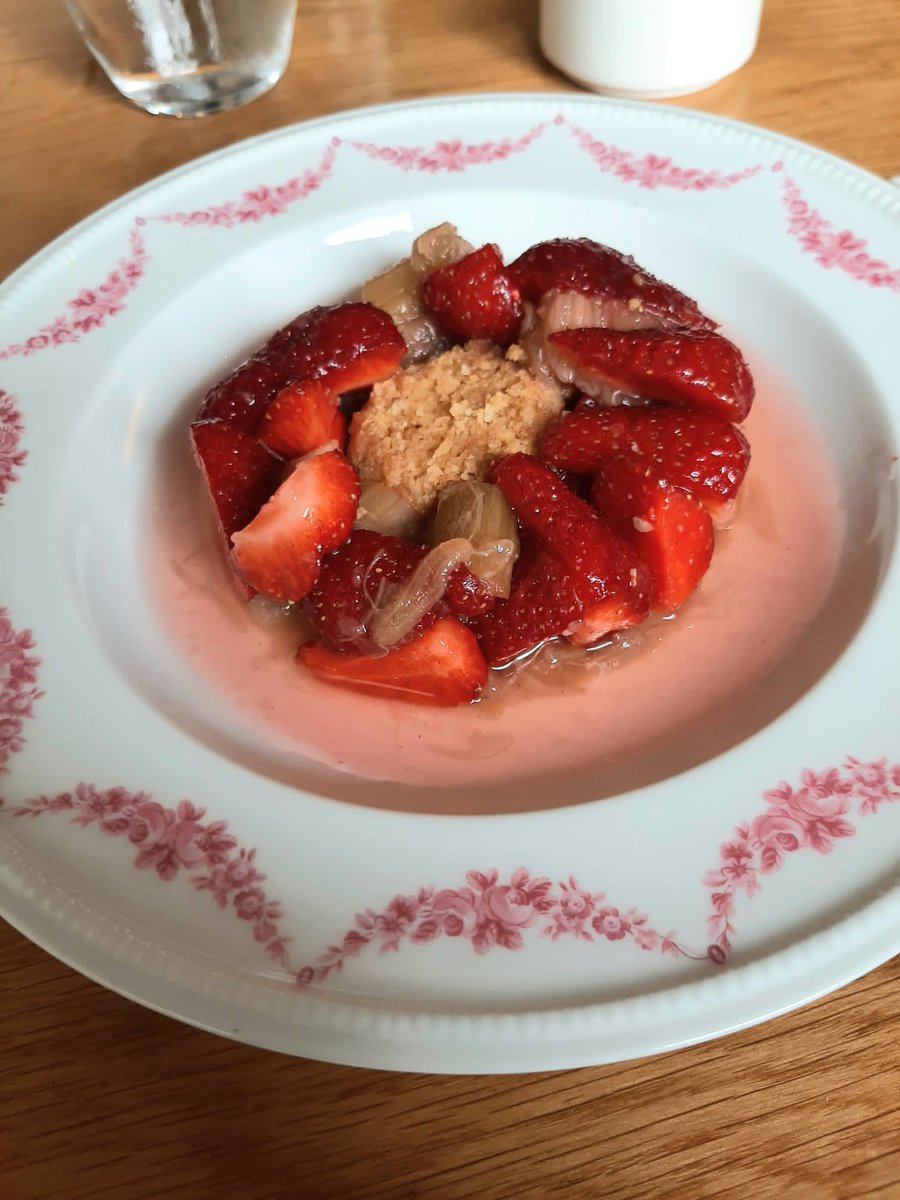 MICHELINgidsBNL's tweet photo. Vive la fraise !

@LesCoudes #LesCoudessurTable #Embourg https://t.co/BJmrIpw2SJ