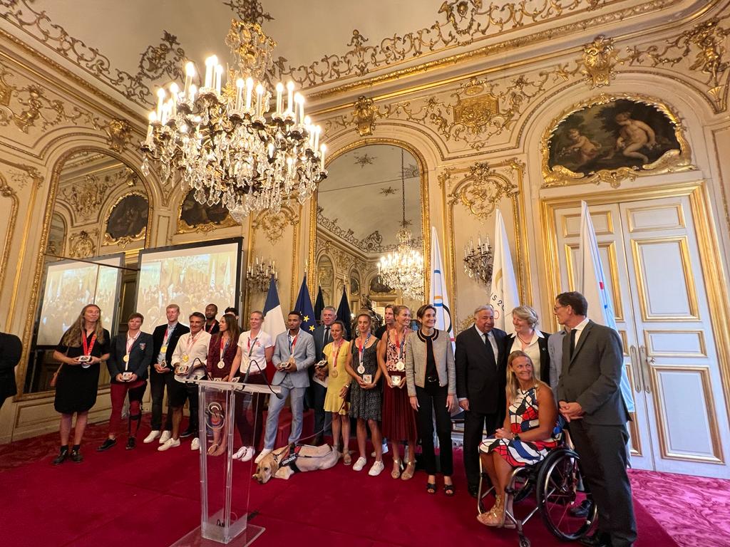 FrancoiseGatel's tweet photo. 🥇 Bel hommage du @Senat aux médaillés des Jeux 2020 et 2022 : l'expression de notre total soutien pour les jeux de 2024 @JulienMertine #Paris2024 #TerreDeJeux2024 https://t.co/CNyWuEEjIy