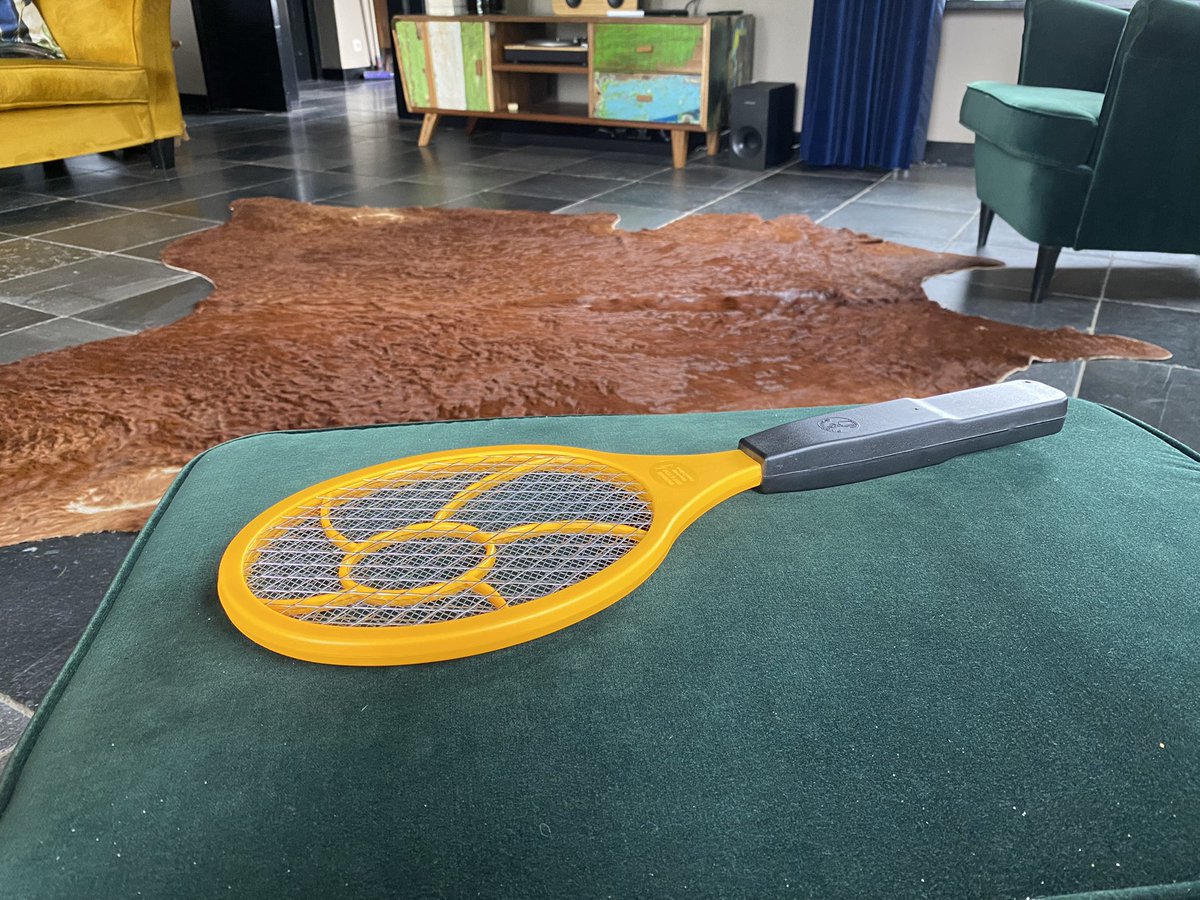 Even een nieuwe gekocht. Voor Kajsa Ollongren geel wel een geil kleurtje vindt voor de nieuwe stoomstootwapens van de Commando’s.