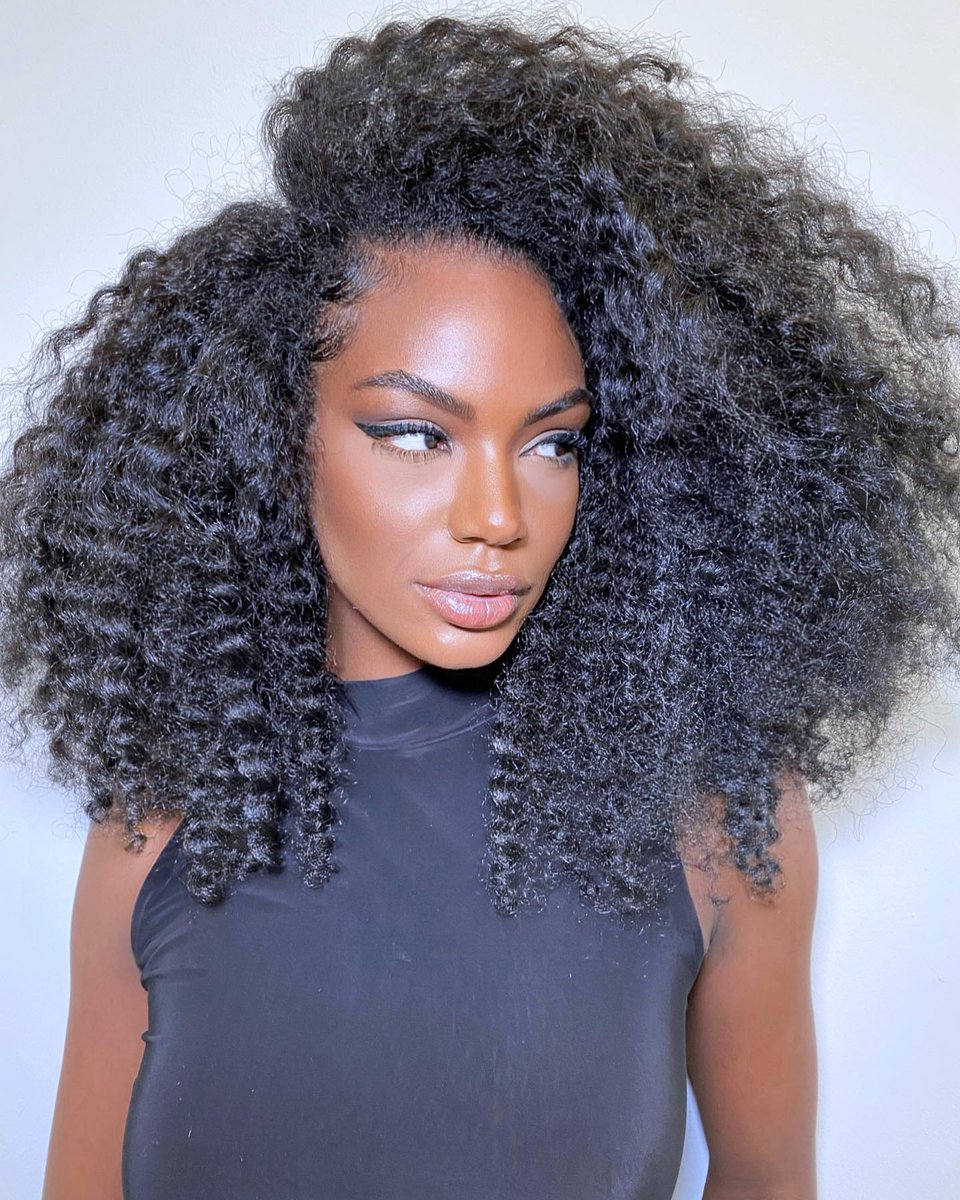 Ooooh 😍 These curls are dreamy AF 💛 @michellethompsonhair

#ghd #ghdhairpro #HairGoals #NaturalTexture