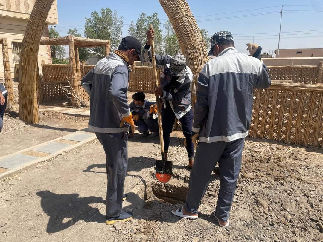 IraqUpp's tweet image. The trainees in the Turath workshop, keep mastering  building the "Madhif". They do the theoretical and practical training, to complete the second “Shab'a”  to be a place to display the products of the miniature museum 
Read More:
facebook.com/18933593943087…
@EUinIraq 
@undpiniraq