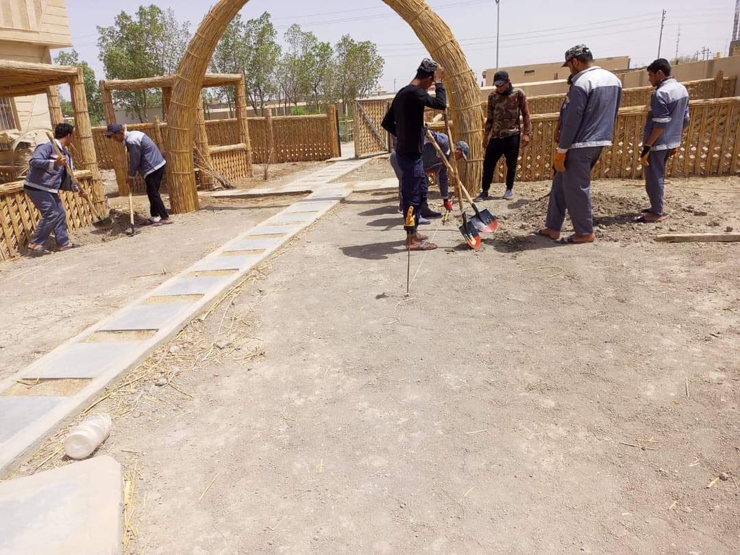 IraqUpp's tweet image. The trainees in the Turath workshop, keep mastering  building the "Madhif". They do the theoretical and practical training, to complete the second “Shab'a”  to be a place to display the products of the miniature museum 
Read More:
facebook.com/18933593943087…
@EUinIraq 
@undpiniraq
