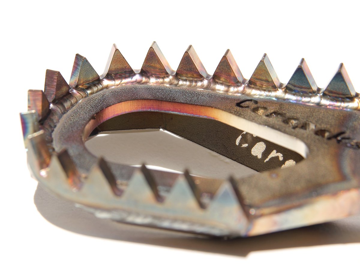 100PerCentMoto's tweet photo. Get a grip with 18 super sharp stainless steel teeth !
@carapaks_enduro_shop ultra strong, heavy duty stainless steel foot pegs are IN STOCK and only AU$199.95 !
Click 👉 https://t.co/NUNwUjzRUx https://t.co/TQ1ryCFI6Q