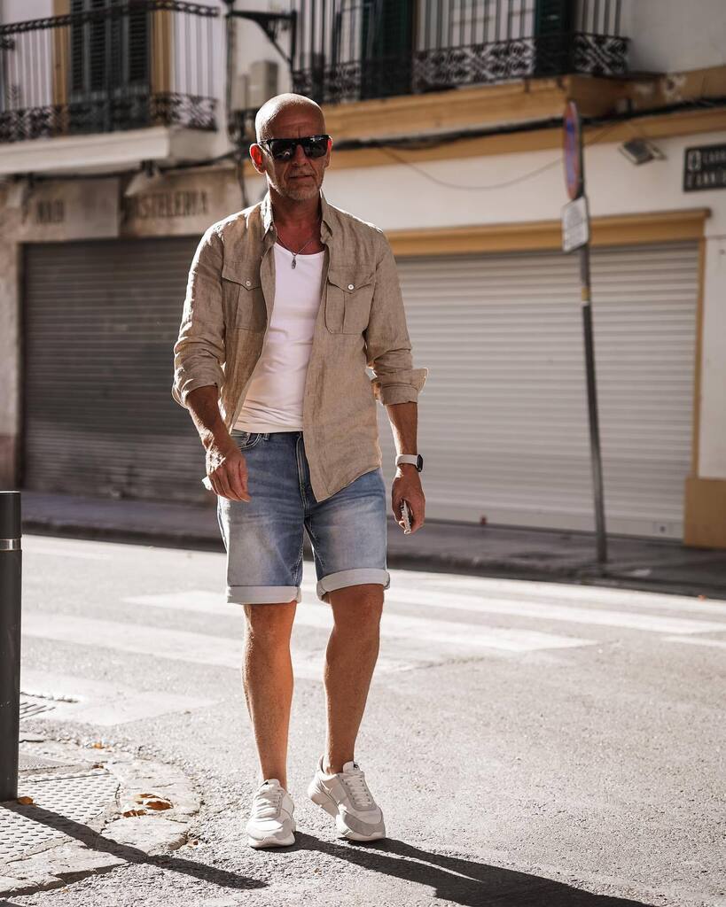 darrenkbranch's tweet photo. It’s my job to be myself. The right people will gravitate. 📸
___________________________________
#darrenkbranch #tbfriday #ibiza2022 #menstyle #streetsofspain #photoofthedayjuly
.
.
📸 @hptonhoney https://t.co/Ss4YplPX5G https://t.co/fliSpkcFRn