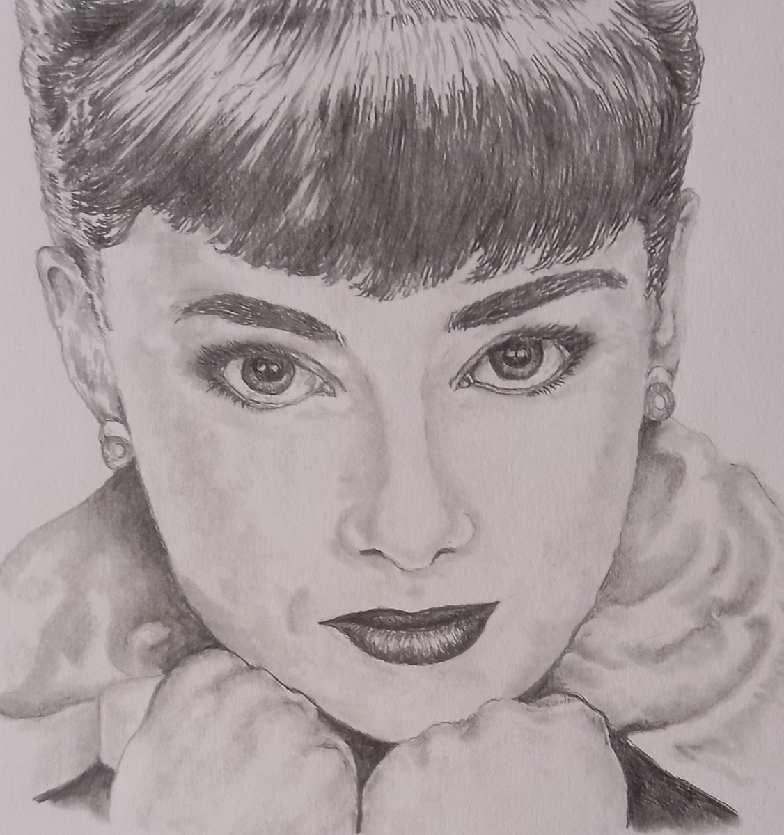 Recently completed (I think) Audrey Hepburn drawing - made a change and I loved doing it. Let me know what you think #drawing #Pencildrawing