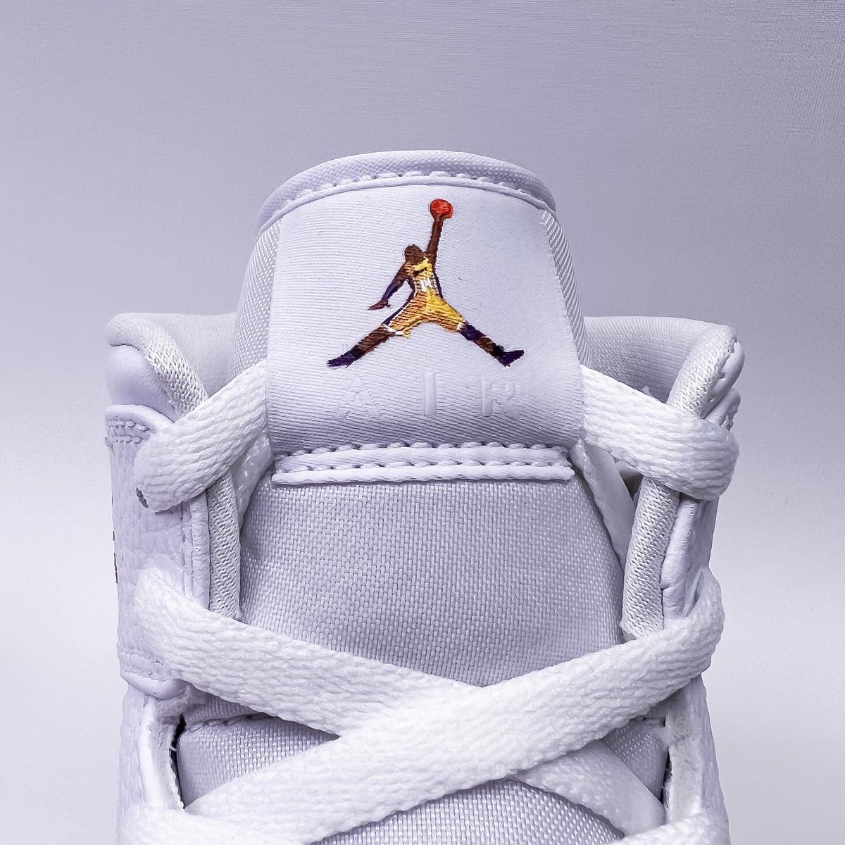 melonkicks's tweet photo. CUSTOM.
AJ1 MID.
"KOBE FOREVER"
Para @Reale_Seguros y @GIGANTESbasket 🏀
#melonkicks
#realeseguros
#gigantes
#gigantesdelbasket
#tarragosneakerscare
#vallejocolors
#kobe
#kobebryant
#kobeforever
#mambaforever https://t.co/GnYCiYWwAk