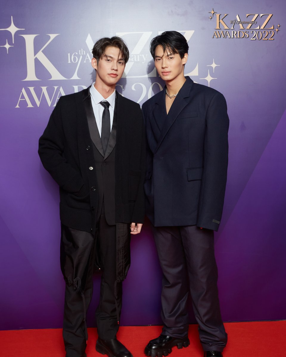 Kazzmagazine's tweet photo. 2 หนุ่มไบร์ทวิ���ที่แม้คิวจะ HOT! แค่ไหนก็แวะมาหากันทุกปี~ ขอบคุณน้าาาา😘 @bbrightvc @winmetawin  #KAZZAWARDS2022 #ไบร์ทวิน https://t.co/YakbleaiIT