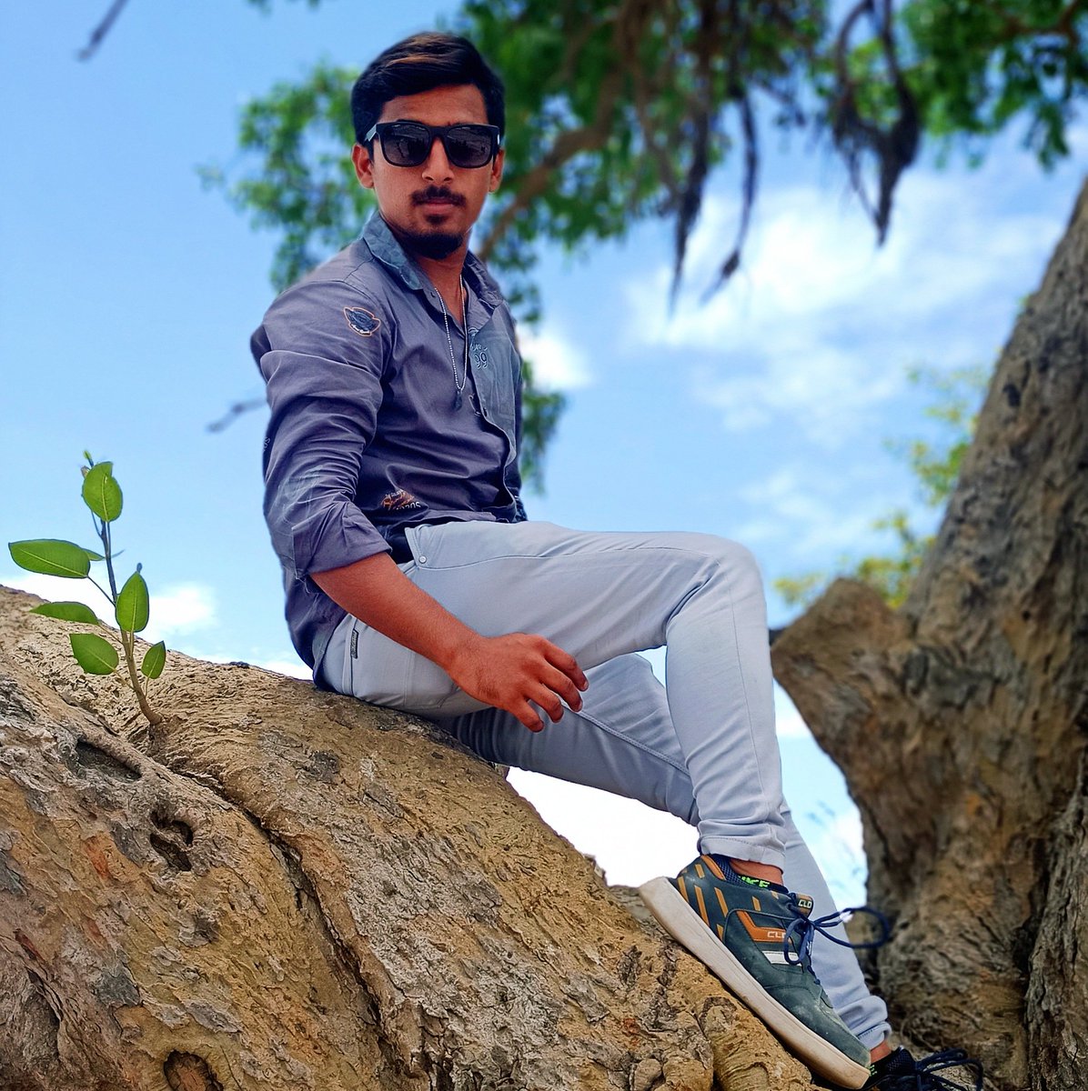 ItzzNavid's tweet photo. Full he gulab🌹 ka nasa he chai☕ ka ,, is puri duniya me sirf intejar he aapka.
#navid #mansuri #NaturePhotography #model #photography #Indian #love #missyou #Lifeline ❤️😍 https://t.co/UC4Txty51D