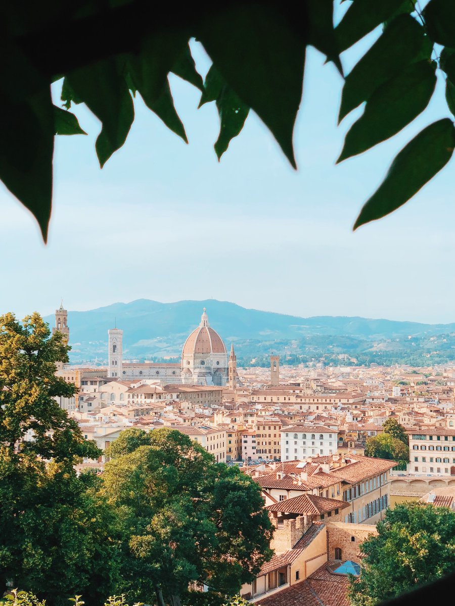 🥰Florencia sólo puede definirse de una forma, y esa es "la Ciudad del Arte". Firenze, como la llaman los italianos, es una pequeña metrópoli cultural que ofrece al visitante los mejores museos y galerías de arte en sus respectivos campos.

¿Has estado?
