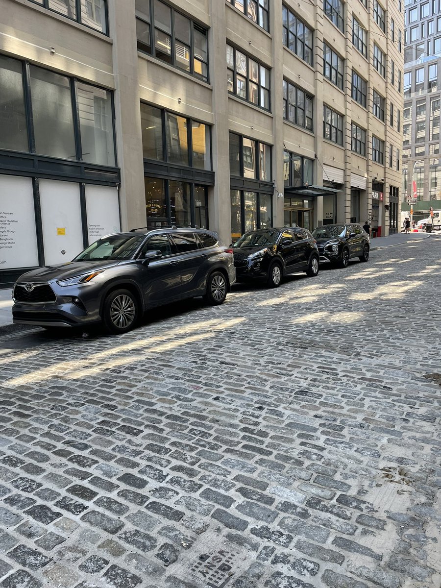 schnyc's tweet photo. @NYPD84Pct @NYC_DOT @LincolnRestler  illegally parked cars this morning on Main St and no enforcement to be found. When can we get signage and follow up that works? https://t.co/VpOP5dUtod