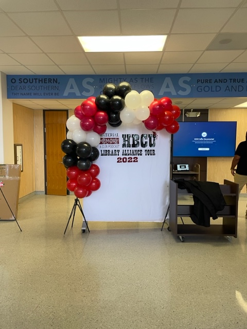 CLIRnews's tweet photo. Thank you to @SUNOLibrary staff and @SUNOKnights faculty and students for such a warm welcome, a tour of the library, and cupcakes! 🧁🎉

Click to hear the winning #MaterialMemory episode, “There’s Magic in Creating Something from Nothing”   ▶️ https://t.co/5FyEAvPeUL https://t.co/KOPqeb68Np