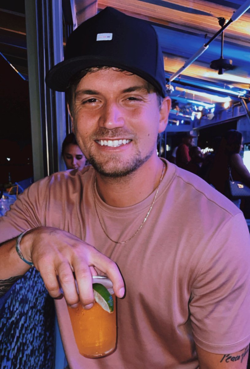 The way you smile when you find out your song #GoodRiddance ft. <a href="/filmoremusic/">F I L M O R E</a> and <a href="/yaboyzmusic/">YA'BOYZ</a> landed on <a href="/Spotify/">Spotify</a>’s New Boots playlist at midnight!! open.spotify.com/track/3WwZbPiz…