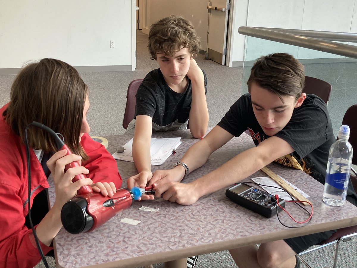 RisingTideCPS's tweet photo. This summer, a group of Rising Tide students participated in the Energy Solutions for Climate Change movement through the Jill S. Crafts Summer Scholars Program. Students engaged with experts and conducted field work to understand climate change in our local region. https://t.co/6u8c1CBGDB