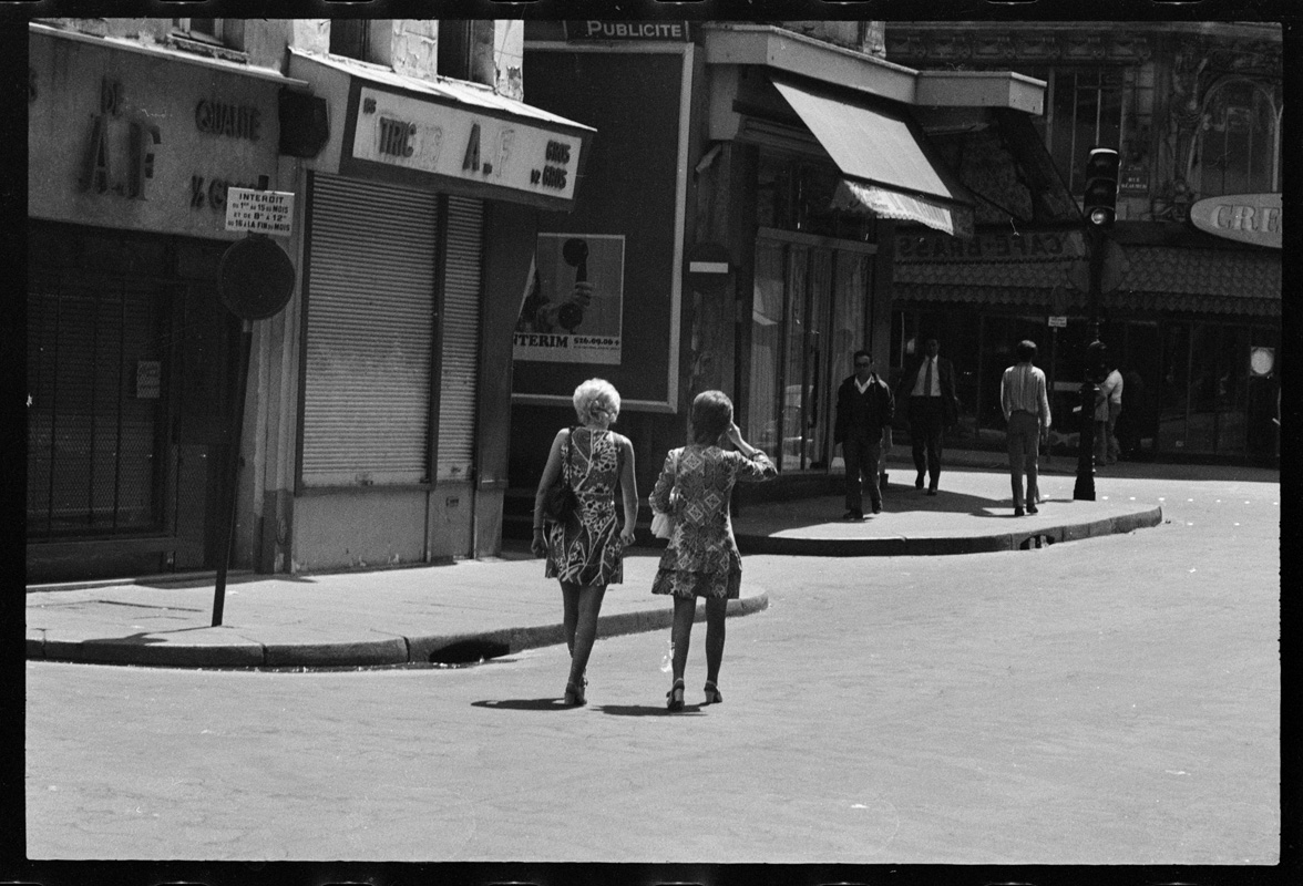 LaContempo_BAM's tweet photo. 🏖️@LaContempo_BAM ferme ce soir jusqu’au 22 août ! Bonnes vacances !
#ElieKagan Scènes de rue à #Montmartre et au quartier des #Halles, juillet 1971 #Argonnaute
👉https://t.co/uTpalNHEsr https://t.co/FwCmqgRrKB