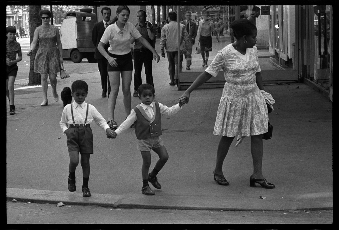 LaContempo_BAM's tweet photo. 🏖️@LaContempo_BAM ferme ce soir jusqu’au 22 août ! Bonnes vacances !
#ElieKagan Scènes de rue à #Montmartre et au quartier des #Halles, juillet 1971 #Argonnaute
👉https://t.co/uTpalNHEsr https://t.co/FwCmqgRrKB