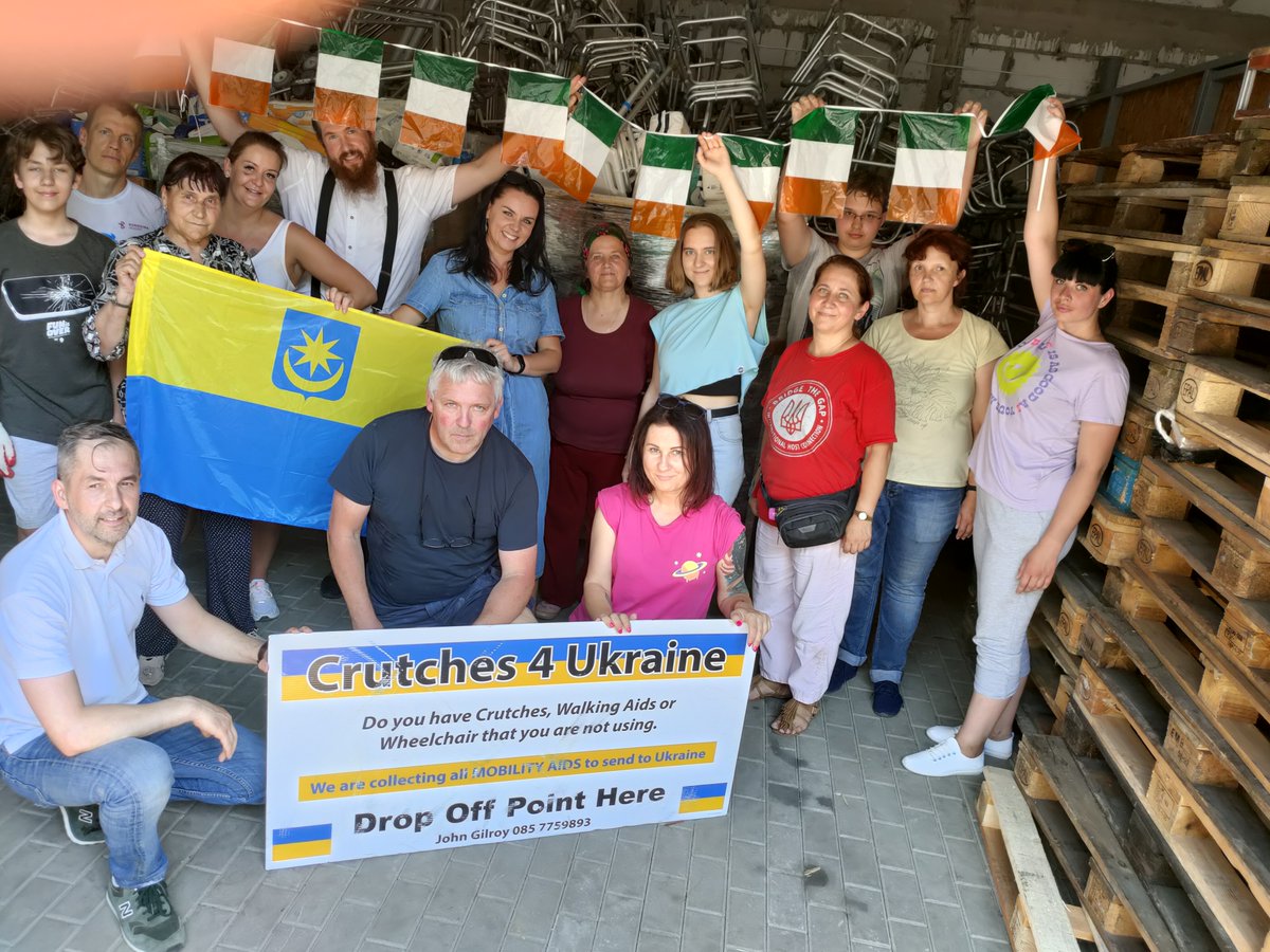 CichonAlicja's tweet photo. Ależ to był dzień❗️Dary dla #Borodianka zebrali mieszkańcy Cork w Irlandii z inicjatywy b. senatora Johna Gilroy'a z fundacji Crutches4Ukraine, który spotkał się dzisiaj z burm. #MińskMazowiecki Dzięki  wolontariuszom rozładowaliśmy w 2 h aż 15 ton darów! 
#standwithUkraine https://t.co/WkJ4ssTBjS