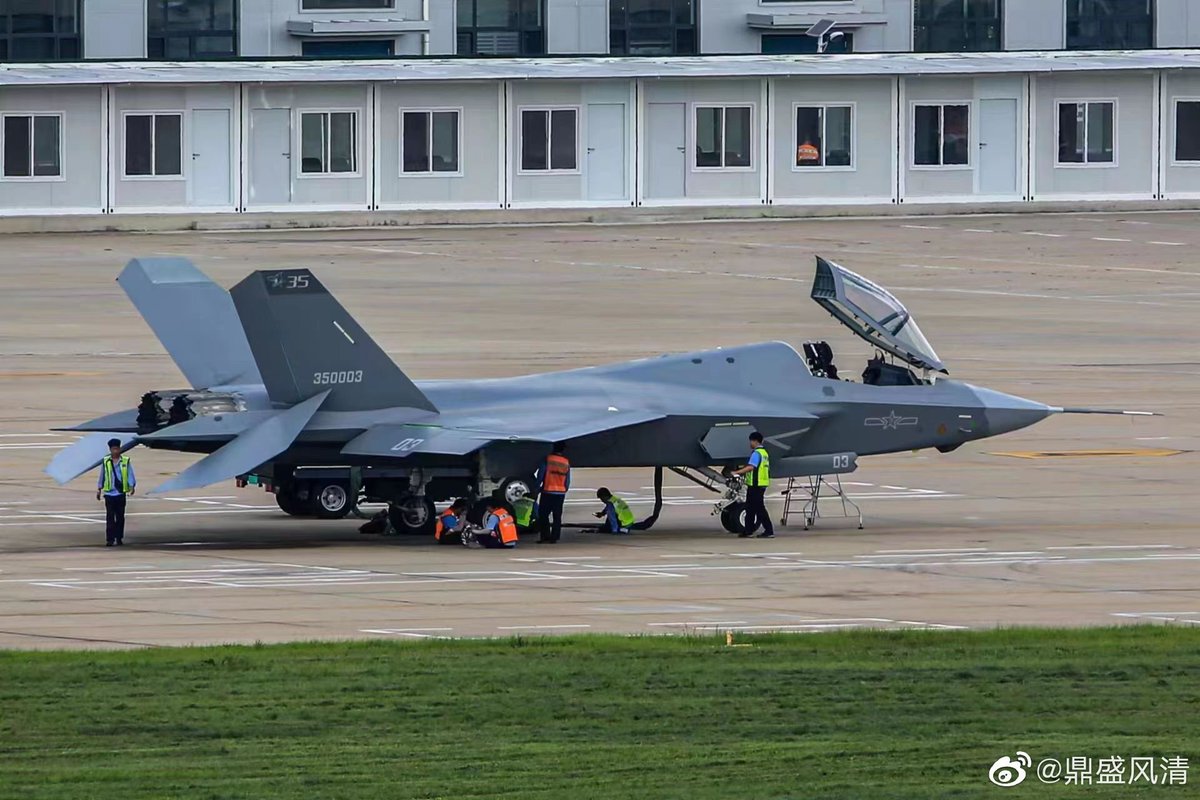 Wow :-o ... what a pleasant surprise, not only a confirmation of the J-35's third prototype - actually the second flying one - numbered 350003, but also the so far clearest image we got of the J-35 at all. 

(Image via @鼎盛风清 from Weibo)