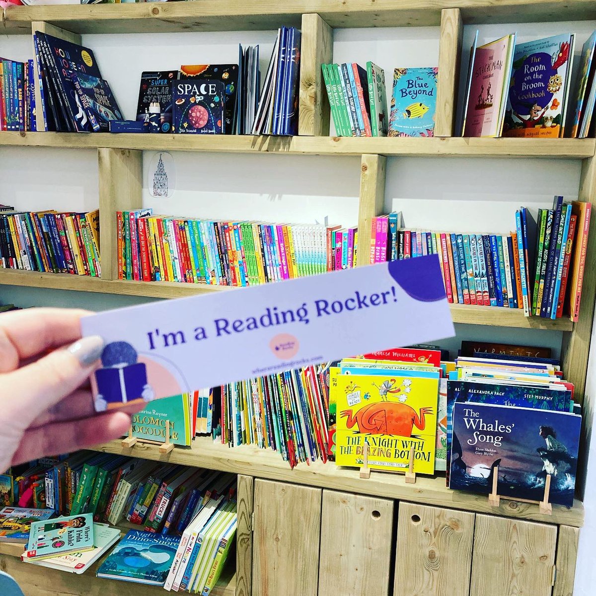 _Reading_Rocks_'s tweet photo. Is your #ImAReadingRocker bookmark tucked inside a book yet or packed for holidays?! πππβοΈβοΈβοΈ #RR_Books https://t.co/JmEZZXICbF