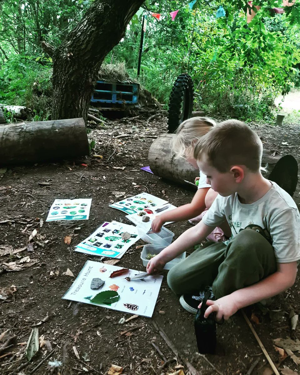 WestLeedsActiv's tweet photo. While the Ryecroft Primary older years enjoy climbing, gokarts and bushcraft, these 2 have had a great time exploring nature in our fairy garden. Treasure hunts, tree art, plant work and free play! What a Friday!! 🧡💜
#earlyyears #nature #naturalart #naturalcraft #fairygarden https://t.co/GNQtWFYvhd