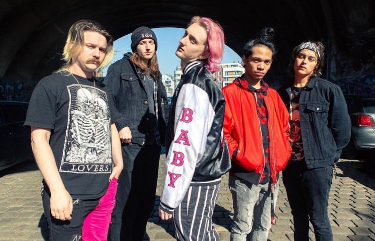 RizingPlaylists's tweet photo. We're heading into the weekend with @LoveGhost_’s new single “Pulp” listen now on the #RockRizingPlaylist 

Stream Here : 🎶🤘: https://t.co/k3um3UtGED

#NewMusic #PopRock  #rockmusic #punk #rocknroll #rocknrollmusic #fyp https://t.co/VChvMkqHdM