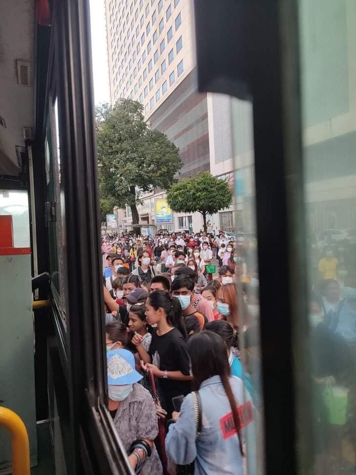 May_Phyu15's tweet photo. No gas supply for public bus transportation in Yangon (22/7/22)

Photo - people waiting for bus https://t.co/CPt1XAmuxM