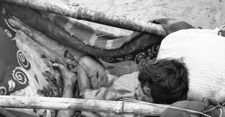 AlexMyanmar13's tweet photo. U Aeik Seng, a 30-year-old resident of Mauk Hlaing village, Pan Kaytu village tract, Mongkaing tsp, southern Shan State, was seriously injured after stepping on a landmine while herding buffaloes at around 5:00 pm on July 21.
#2022July22Coup
#WhatsHappeninglnMyanmar
tw // blood https://t.co/XxVhrGG7bt