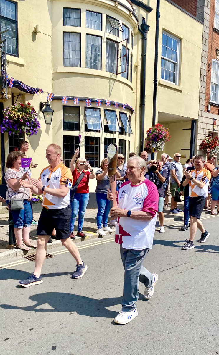 PershoreCops's tweet photo. Off they go, the Baton Relay travels through Pershore High Street.

#b2022police @cg2022_wmp @CCPippaMills @SuptRebeccaLove https://t.co/ryLggv8B51