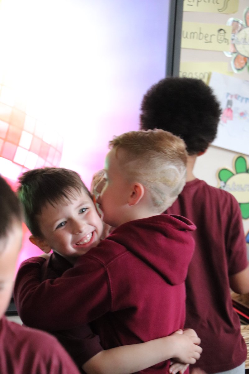 monkscop's tweet photo. The Year 1 children have had lots of fun at their gold parties this afternoon! The children have enjoyed musical chairs and musical statues. They then voted on what film to watch, got themselves comfy and ate some snacks! ☺️ https://t.co/dSIyc7Xciw
