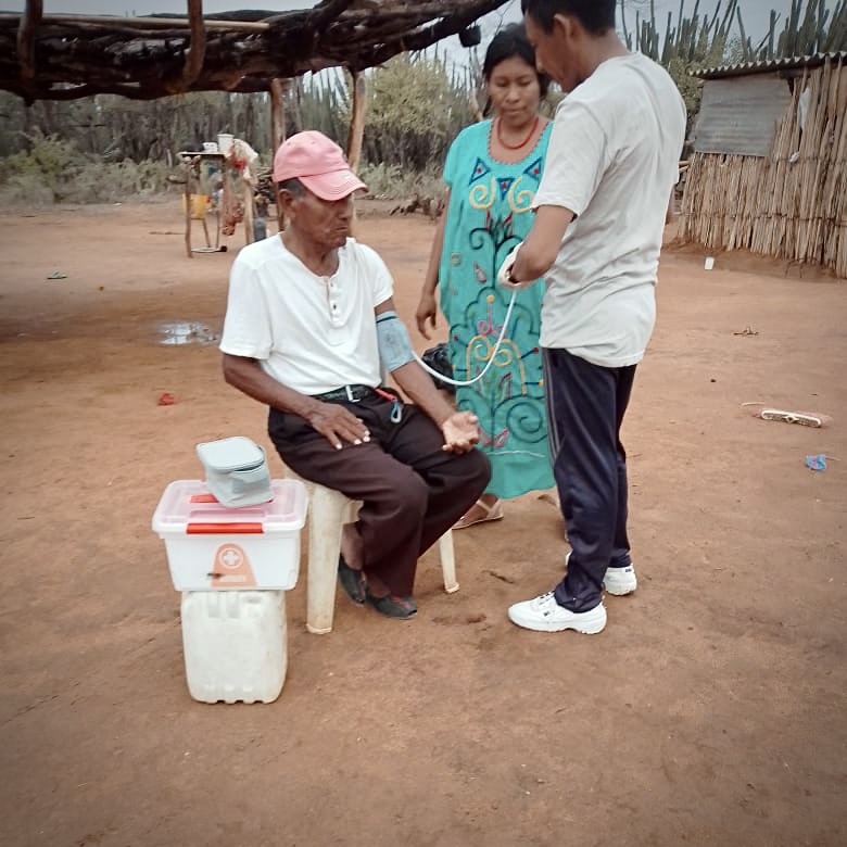 breadofhope's tweet image. Luis Angel graduated from our Sembradores program in 2019 and last year he also graduated from our health program.  A couple of months ago he heard of a Wayuu leader that had been suffering from high blood pressure. His name was Emiliano.
full story: breadofhope.com/blog/healing-a…