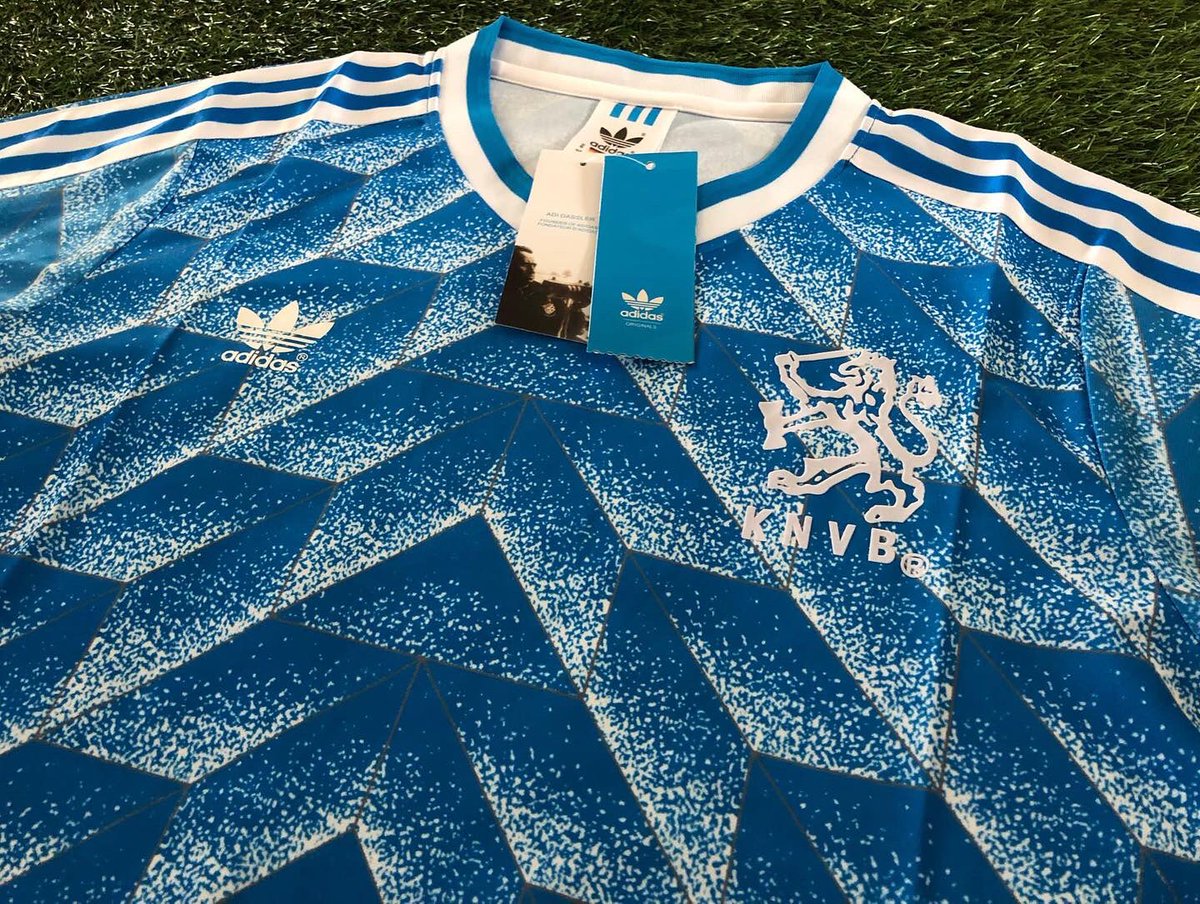 FootballRoom44's tweet photo. Delivery day👇

The details on these tops is 🤯

Ordered 9th July…… ⚡️

Taking orders everyday 

DM us to order 📲

Online catalogue 👇

https://t.co/Fp6TvMKM2r

Instagram: FootballCollection2.0

Facebook group: https://t.co/3jamU88oyA https://t.co/9Of4iWwgOP