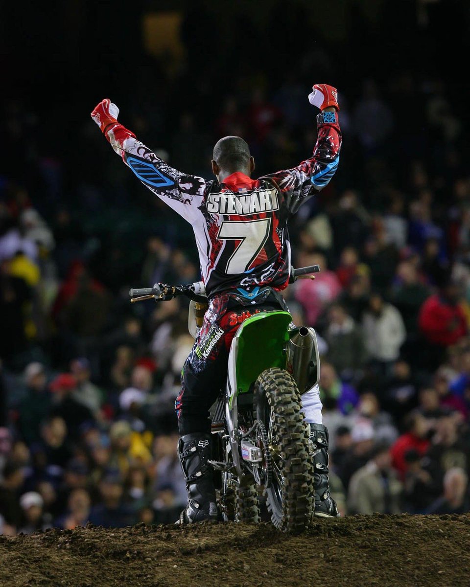 SupercrossLIVE's tweet photo. Congrats @js7 on being elected to the AMA Motorcycle Hall of Fame’s Class of 2022 👏

#SupercrossLIVE 

( 📸: Align Media ) https://t.co/OfwNxTUjxM