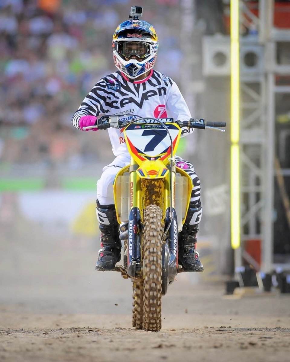 SupercrossLIVE's tweet photo. Congrats @js7 on being elected to the AMA Motorcycle Hall of Fame’s Class of 2022 👏

#SupercrossLIVE 

( 📸: Align Media ) https://t.co/OfwNxTUjxM